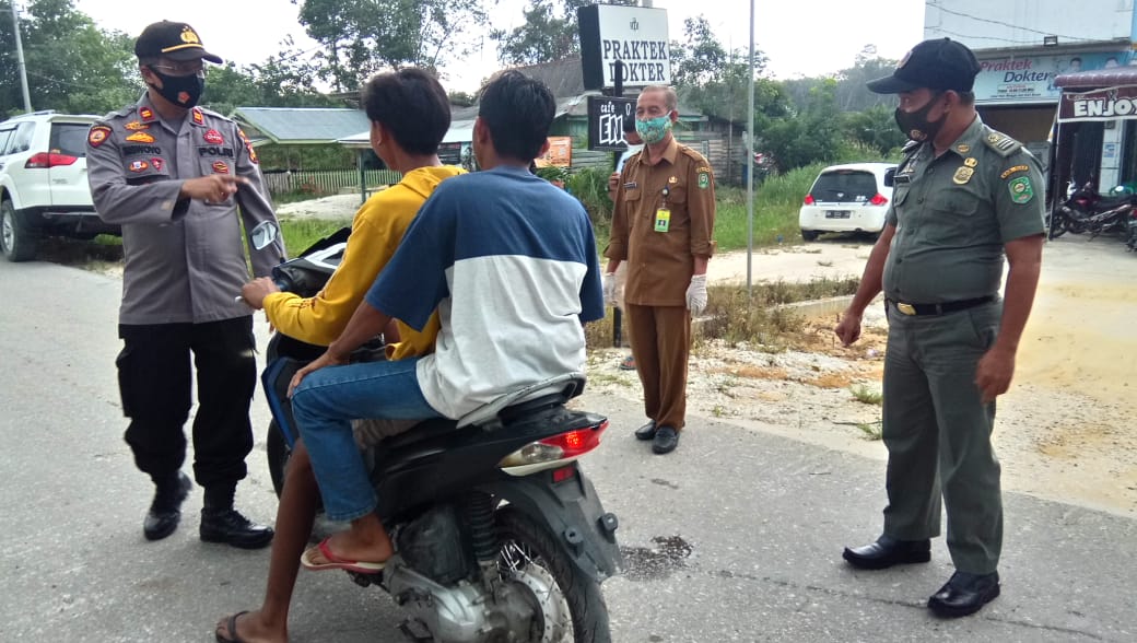 Kapolsek Sungai Mandau Tegakan Disiplin Prokes di Pintu Masuk Sungai Mandau