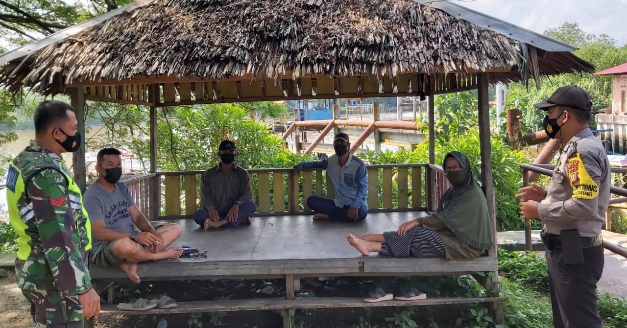 Koptu Deddy Harianto Bersama Bhabinkamtibmas Lakukan Komsos di Keranji Guguh