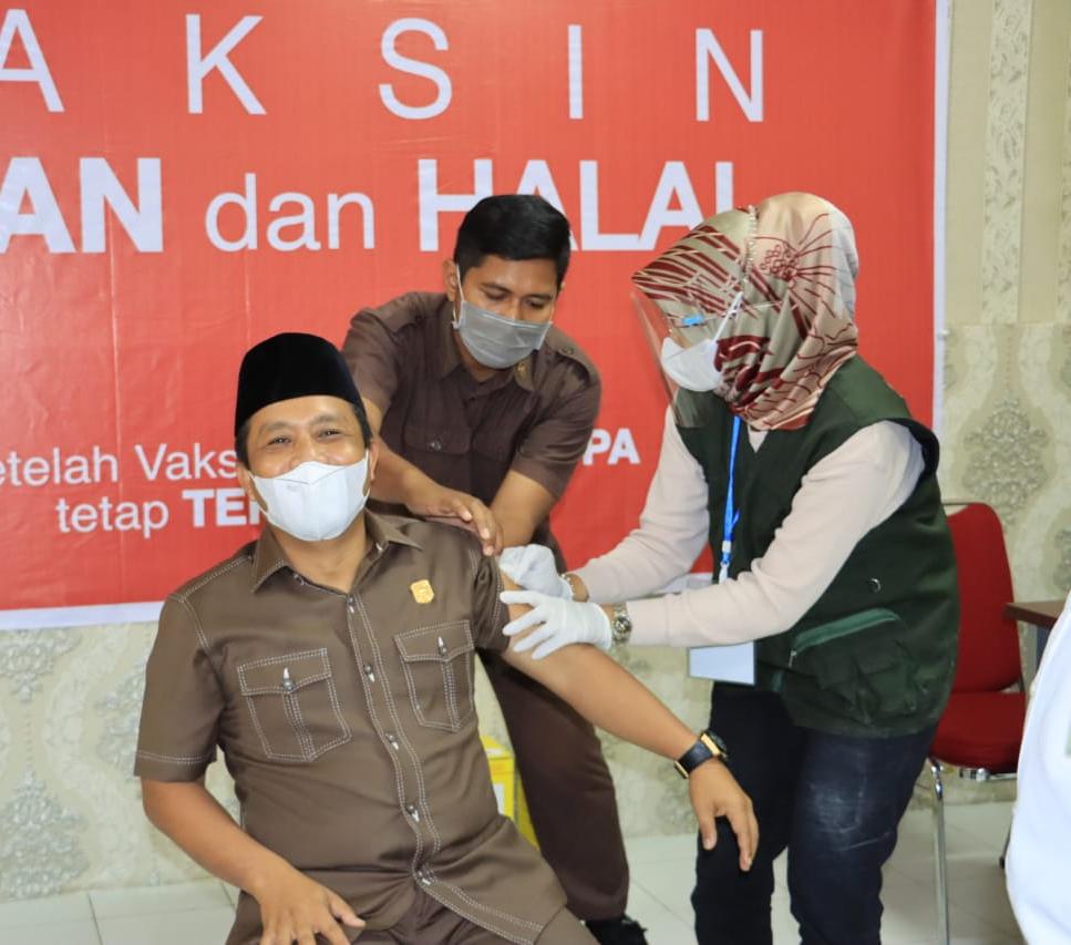 Di Vaksin Tahap Kedua, Azmi Akui Pegal-pegal Ditangan