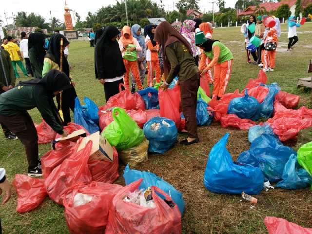 Ratusan Siswa di Bunut Gelar Aksi Peduli Sampah