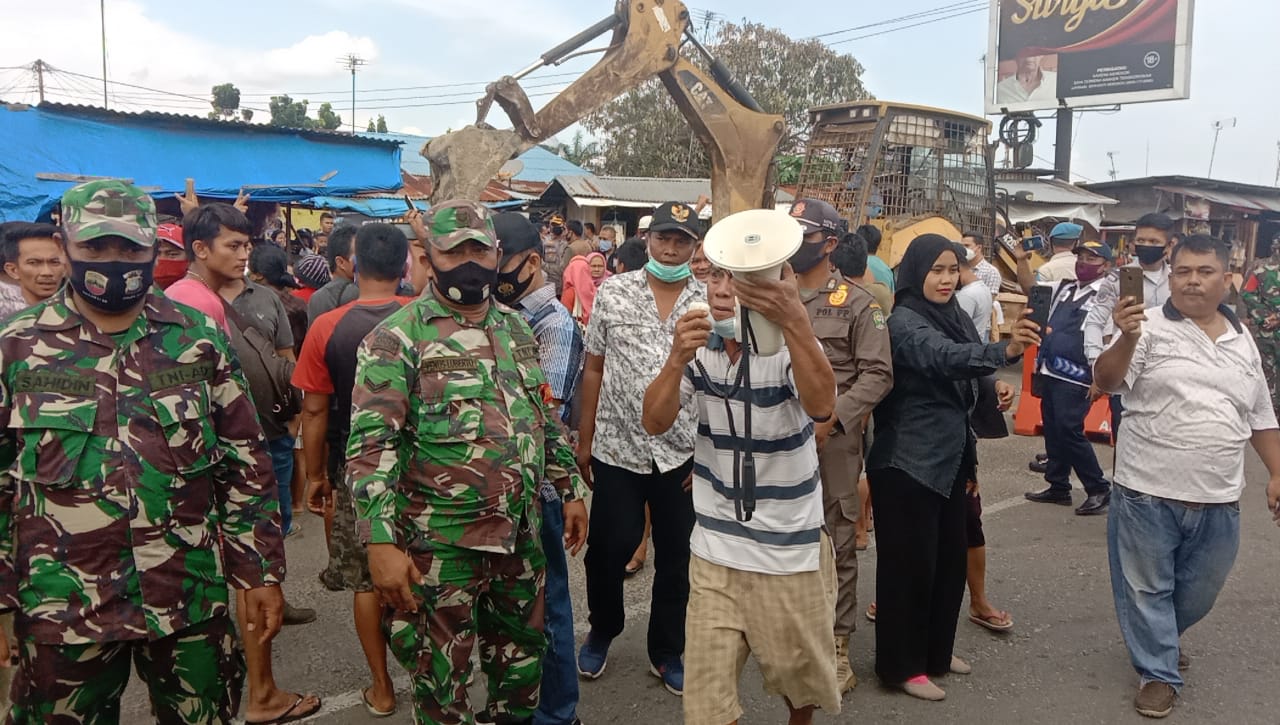 Eksekusi Pasar Segitiga Pipa Tualang Tuai Kecaman, Pedagang Ancam Telanjang Jika Tetap di Gusur