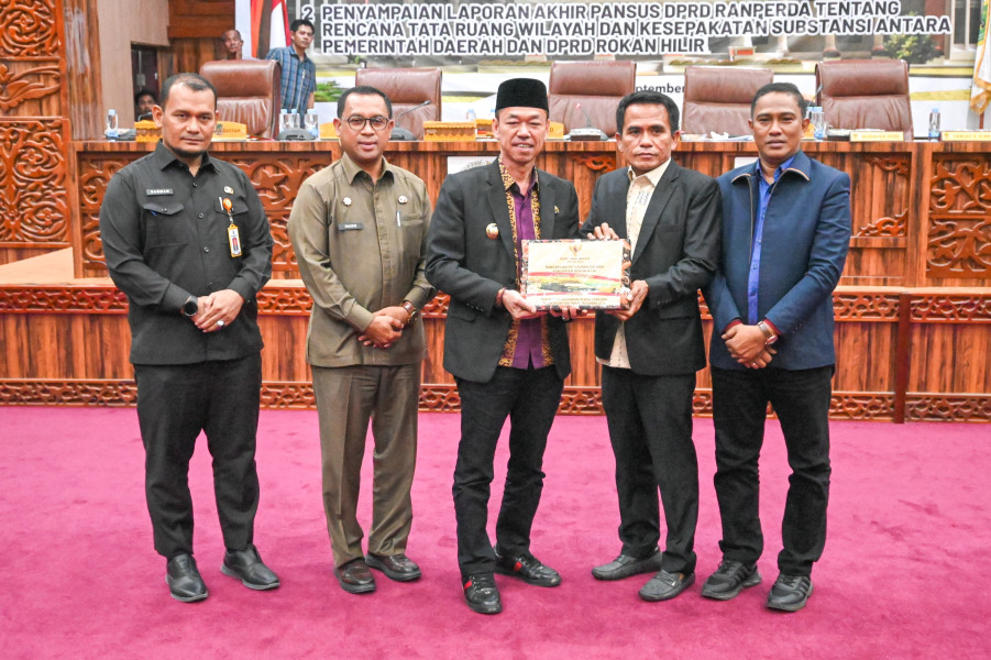 Paripurna DPRD Rohil ,Bupati menyampaikan Ranperda APBD -P Tahun 2024