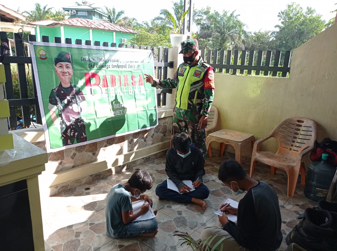 Siswa Teluk Rimba Ikuti Belajar Bersama Koramil 10 Perawang