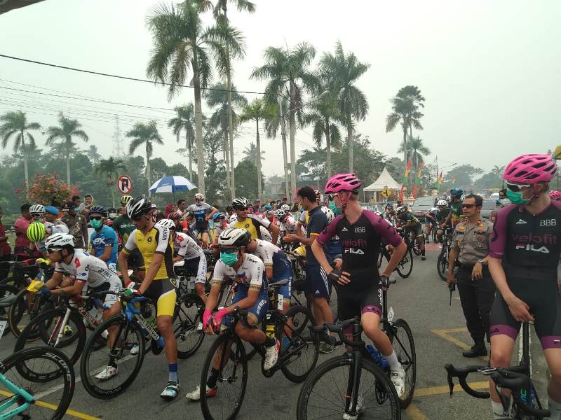 Etape Terakhir, Pembalap TdSi Masih Menggunakan Masker