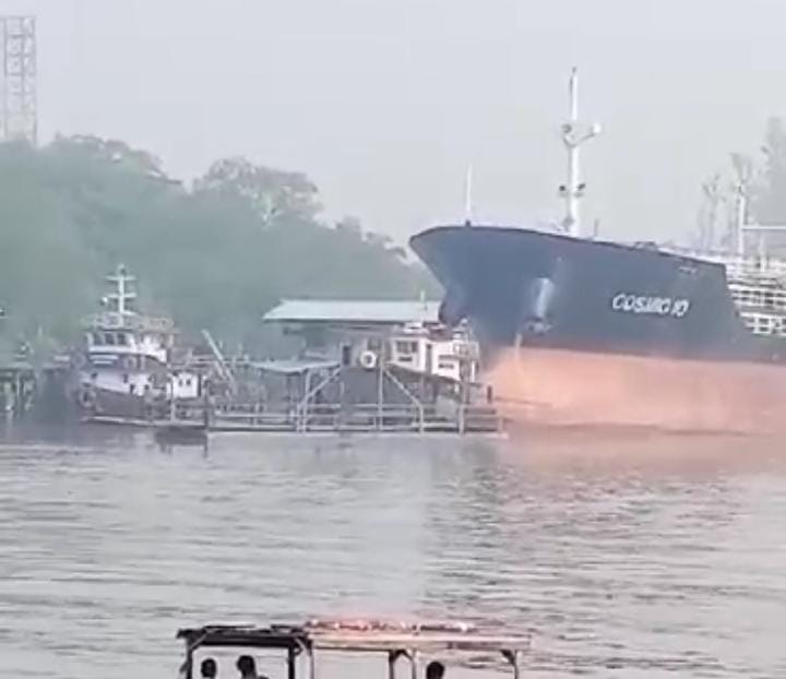 Tanker Cosmic 10 Tabrak Kapal Feri Tradisional Warga, Syahbandar: Lagi di Proses Bang