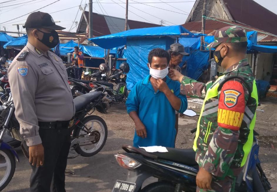 Meski Tak Gunakan Masker, Sertu Sahabat Mendrofa Tetap Ingatkan Prokes