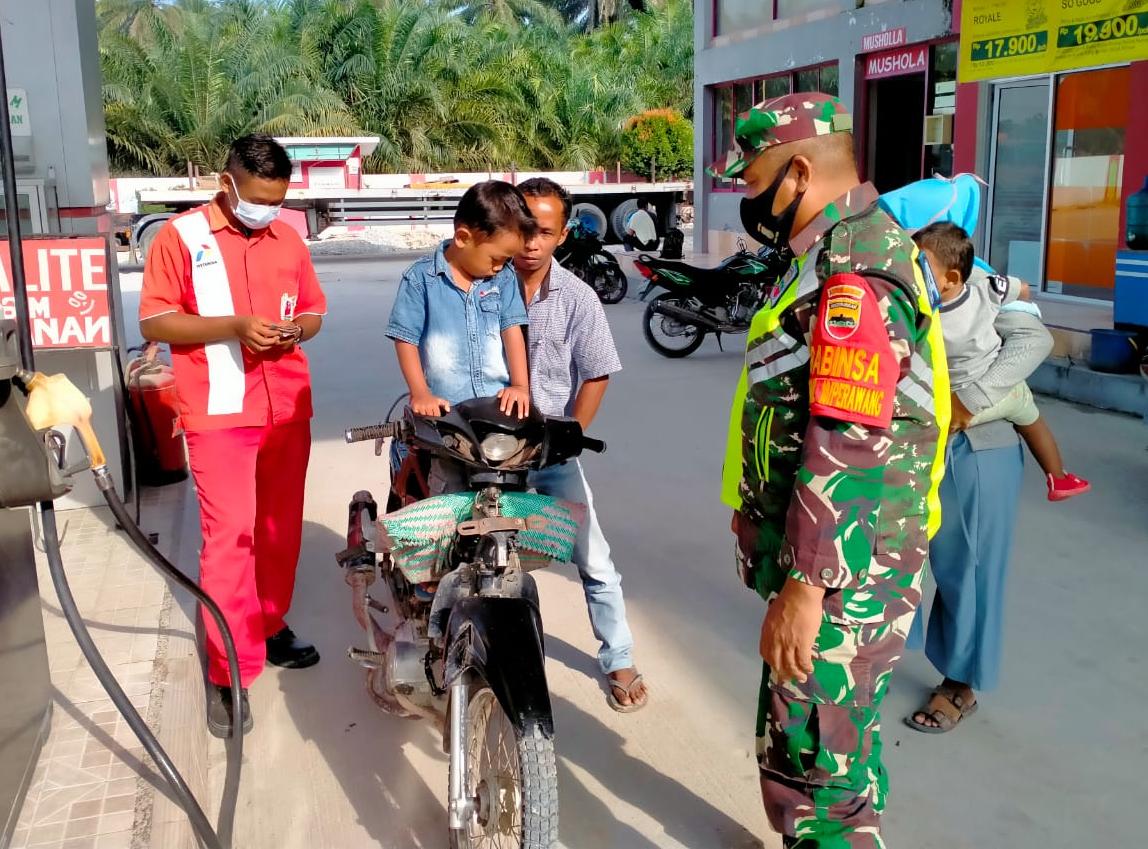 Sedang Isi Minyak Di SPBU KM 11, Satu Keluarga Terjaring Tidak Gunakan Masker