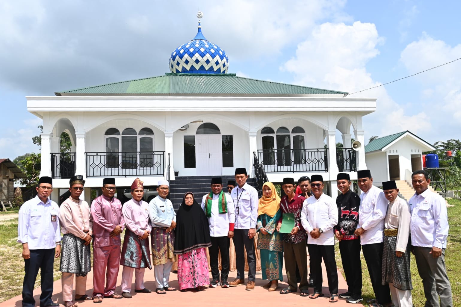Bupati Pelalawan H. Zukri Resmikan Masjid Nurul Iman di Dusun Muara Sako