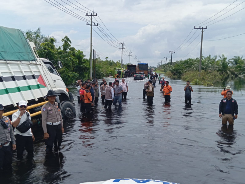 Bupati Zukri Tinjau Kondisi Terkini Banjir di Lintas Timur