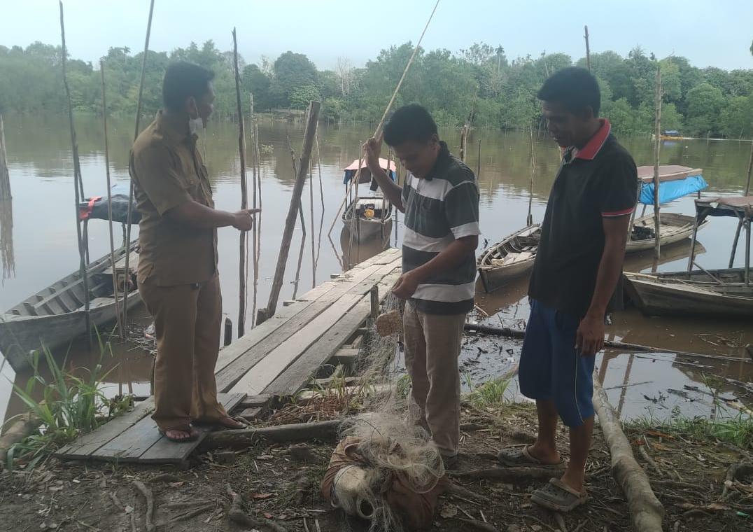 Diduga Tercemar Limbah Sawit, Nelayan Tualang Menjerit, Tangkapan Ikan Jauh Berkurang