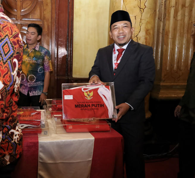 Wakil Bupati Siak Husni Merza Terima Duplikat Bendera Pusaka dari Ketua BPIP RI