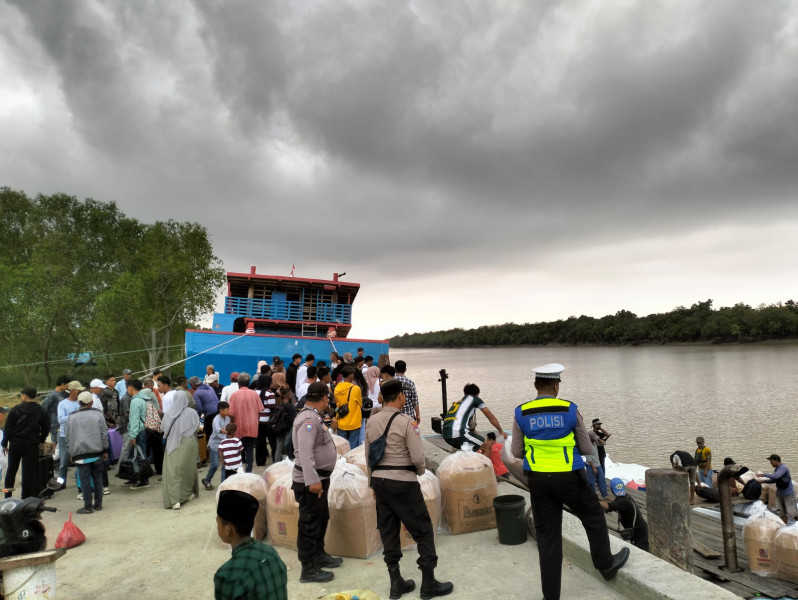 Polsek Bangko Pantau Arus lalu lalang Penumpang di Pelabuhan Oliong Bagansiapiapi