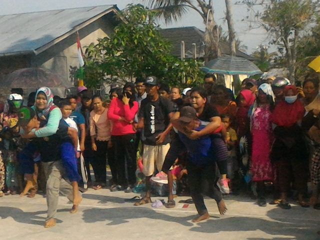 Lomba Pacu Gendong Suami-istri, Meriahkan HUT Kemerdekaan ke 73 di Bagan Jawa Pesisir