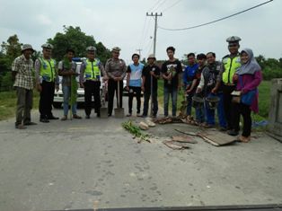 BMT Dan Polsek Tualang Tambal Sulam Jalan