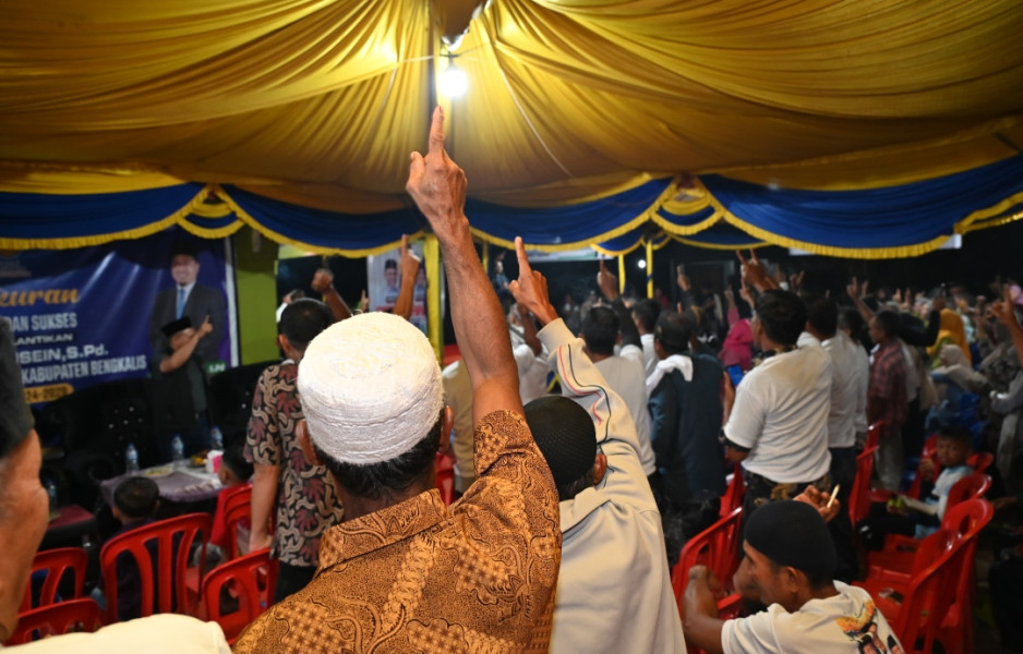 Tak Pernah Didatangi Pemimpin, Dewan Desa Bukit Kerikil Apresiasi Kehadiran Abdul Wahid