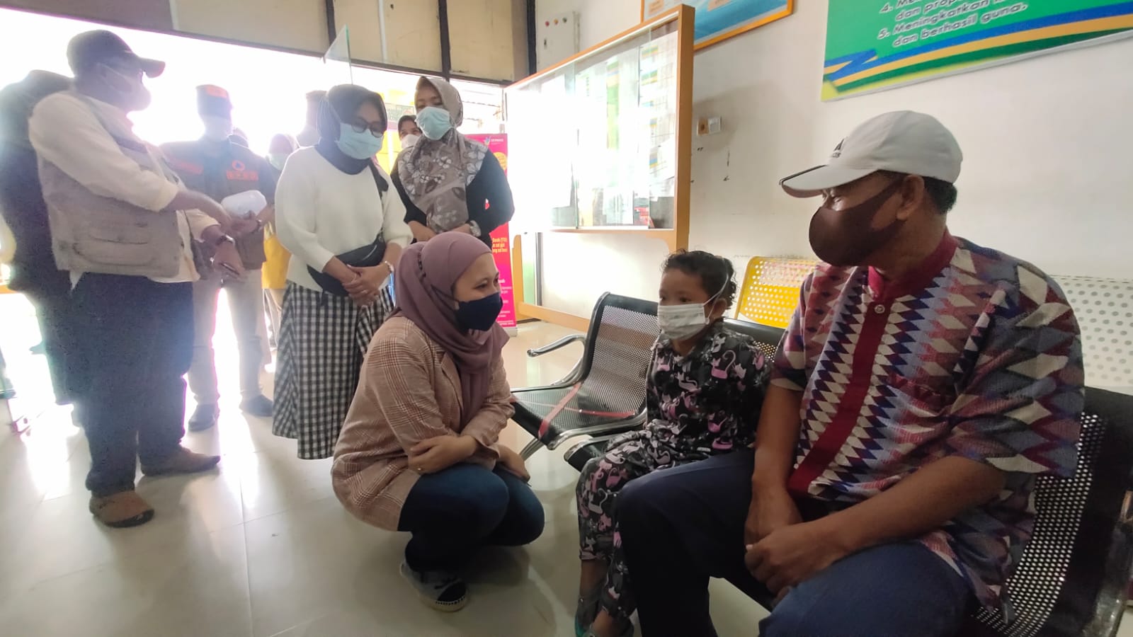 Bupati Rezita Tinjau Pemberian Vaksinasi di Kecamatan Pasir Penyu