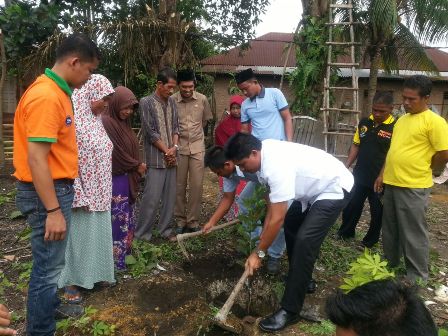 Masyarakat Kerinci Barat Tanam 300 Bibit Jambu Kristal