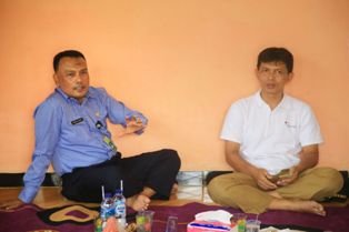 Kunker ke Koto Gasib, DPMK Siak Disuguhi Minuman Jeruk Kasturi