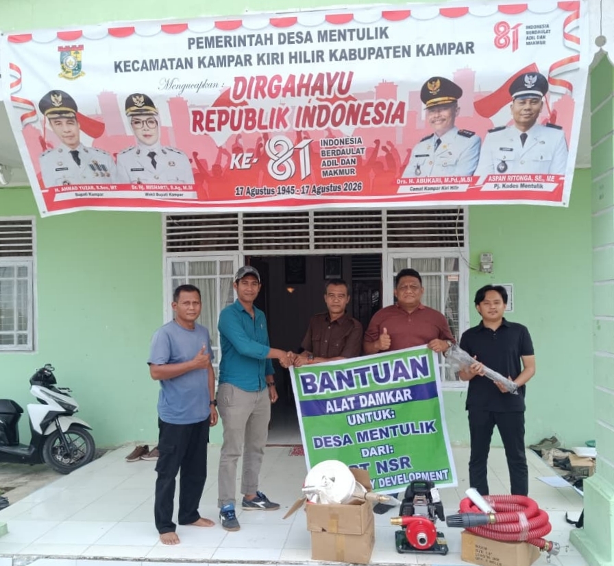 Antisipasi Karhutla, PT Nusantara Sentosa Raya Serahkan Bantuan Alat Pemadam Api ke MPA Desa Mentulik