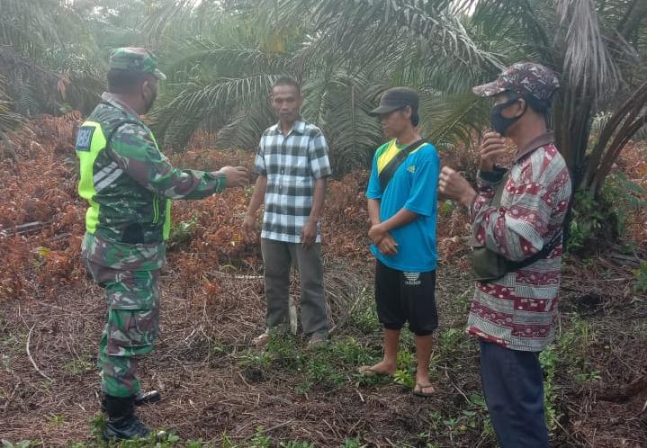 Antisipasi Karhutla, Sertu Uuk Sudarijanto Lakukan Patroli