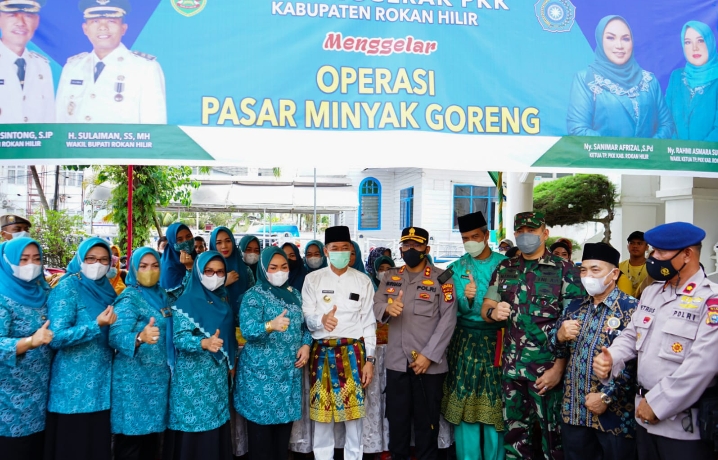 Bupati Buka Vaksinasi Massal, Kapolres Target 7000 Dosis