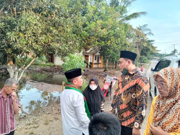 Tinjau Banjir di Bagan Laguh, Bupati Zukri dan Anggota Dewan ini Diskusi Penanganan Banjir