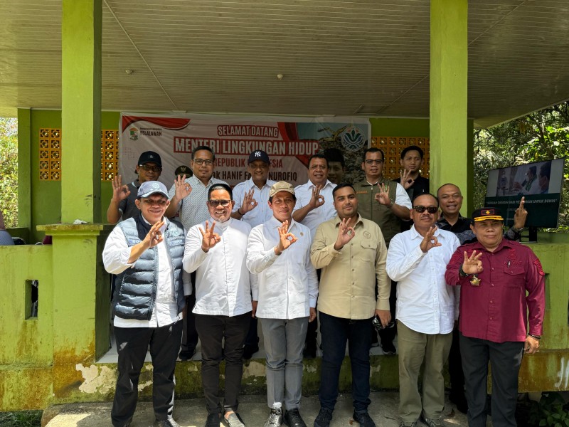 Bupati Zukri Dampingi Menteri LHK Tinjau TPA Desa Kemang