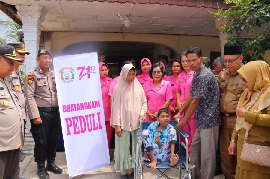 HUT Bhayangkara Ke-77, Karo Logistik Polda Riau Gelar Bakti Sosial Di Rohil