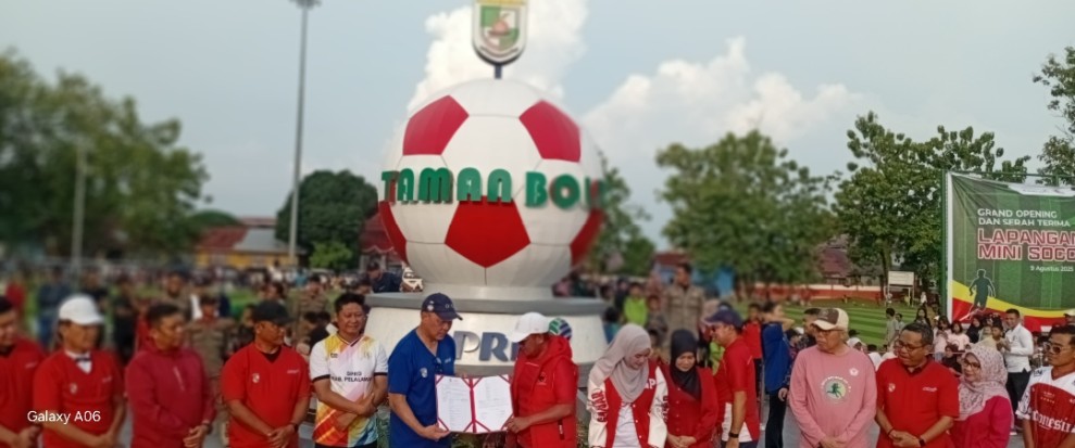 Bupati Zukri Resmikan  RTH Taman Bola Pangkalan Kerinci