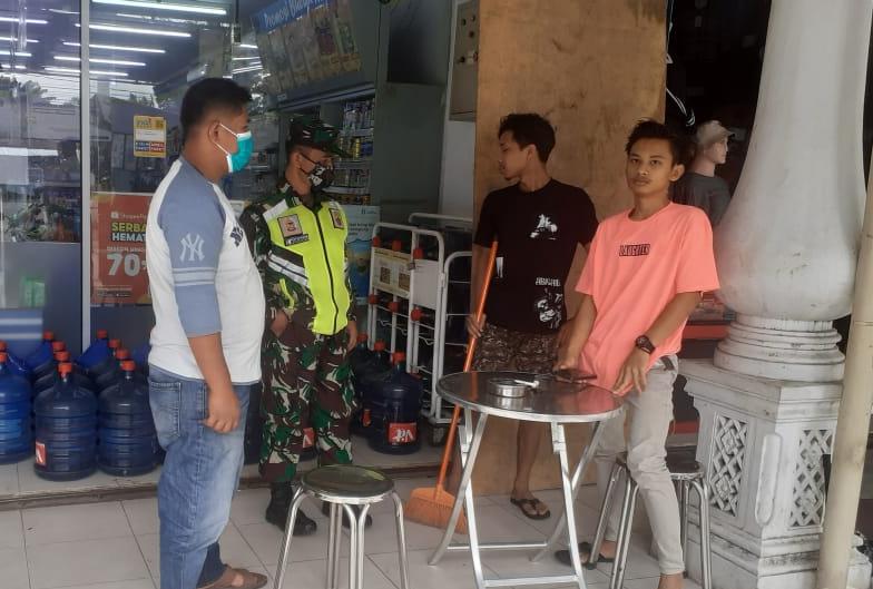 Sertu Sahabat Mendrofa Minta Masyarakat Peduli Dengan Kebersihan Lingkungan