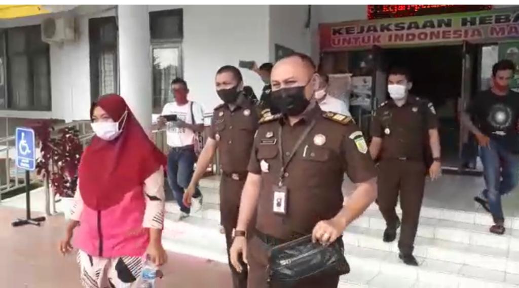 Korupsi DD, Seksi Pidsus Kejari Pelalawan Tahan Bendahara Desa Sungai Solok