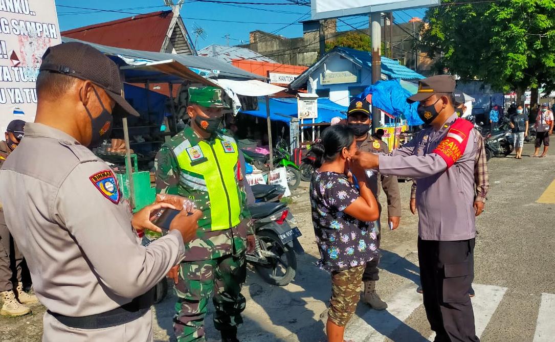 Meski Jaring 3 Warga Tidak Gunakan Masker, Serda Sarju Tetap Ingatkan Prokes