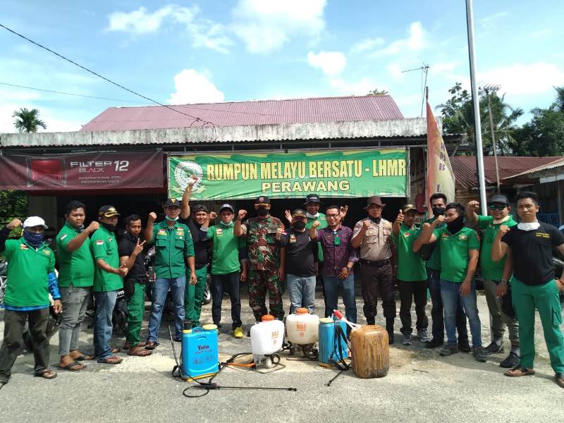 Bantu Pemerintah Cegah Covid-19, RMB-LHMR Siak Hujani Dusun Merbau Dengan Hypo Disinfektan