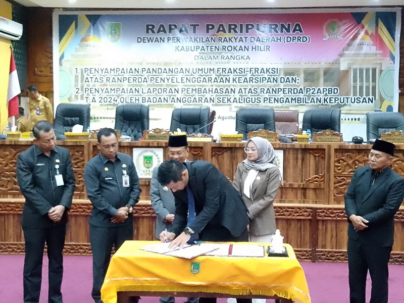 DPRD Rohil dan Pemda Teken Perda Pertanggung Jawaban Pelaksanaan APBD 2024