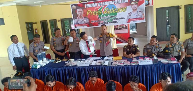 Dukung Program 100 Hari Kapolda Riau, Polres Rokan Hilir Musnahkan BB Shabu
