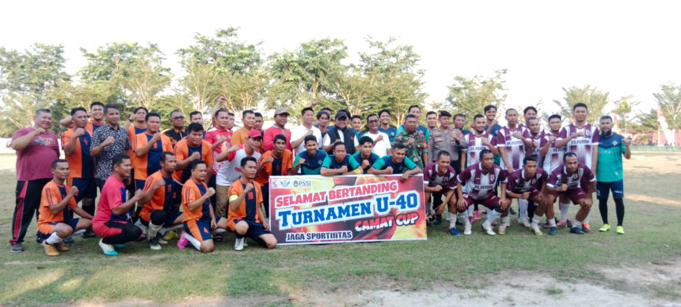 Bupati Zukri Resmi Membuka Turnamen Sepak Bola U40 Camat Pangkalan Kerinci Cup