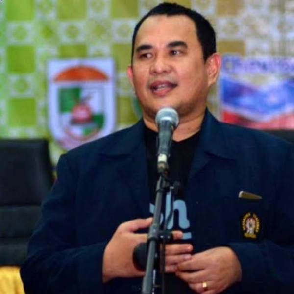 Demi Kelancaran Roda Organisasi, PWI Riau Tunjuk Novrizon Burman Jadi Plt Ketua PWI Inhil