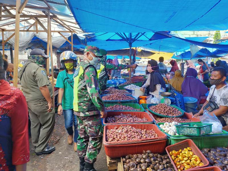 Sisir Pasar Tuah Serumpun, Pedagang Dan Pembeli Diminta Ikuti Protokoler Kesehatan