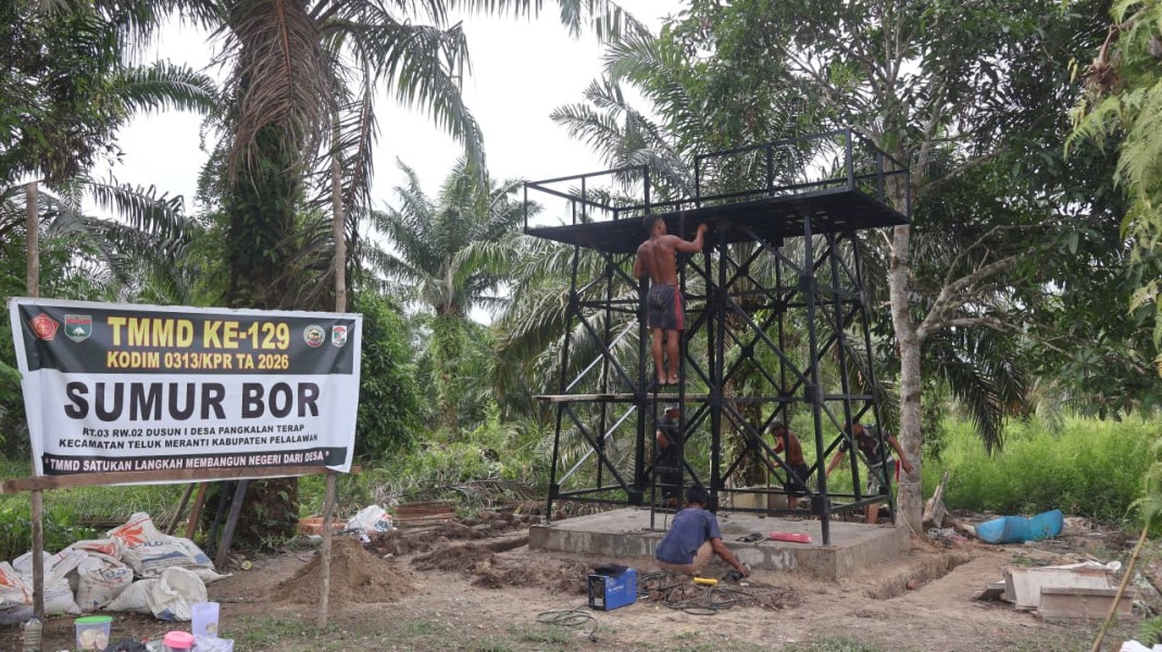 Atas Kelangkaan Air Bersih Di Pesisir, Satgas TMMD Ke-129 Kodim 031/KPR Geber Program TMAB Di Pangkalan Terap