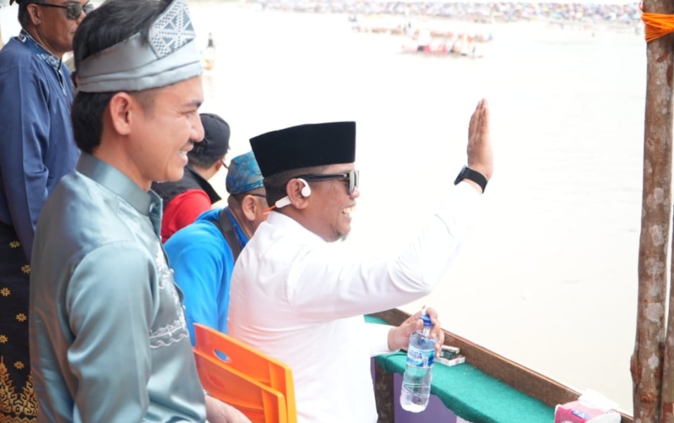 Bupati Zukri Hadiri Pembukaan Festival Pacu Jalur Tradisional Kuantan Singingi 2025