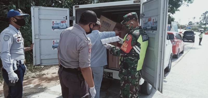 Serda Sarju Cek Pengendara Yang Keluar masuk Siak