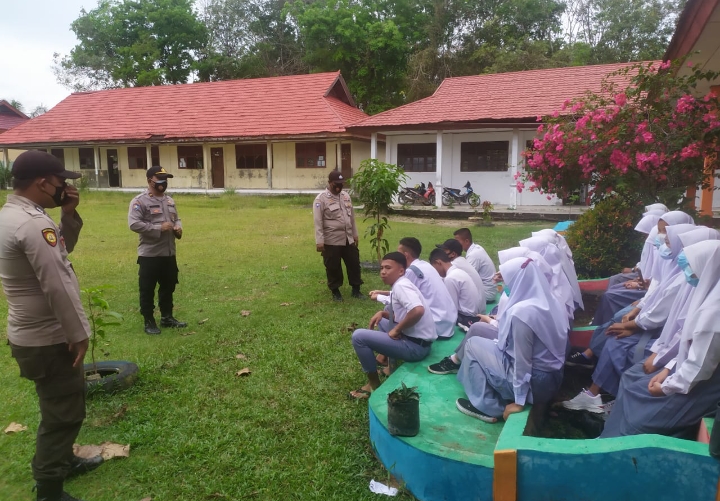 Binmas Polres Rohil Binluh Siswa SMA Bertemakan Disiplin Prokes dan Jauhi Narkoba