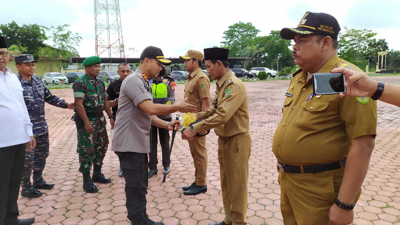 Bupati Suyatno Serahkan 74 Kendaraan Roda Dua Kepada Kepenghuluan Untuk Antisipasi Karhutla