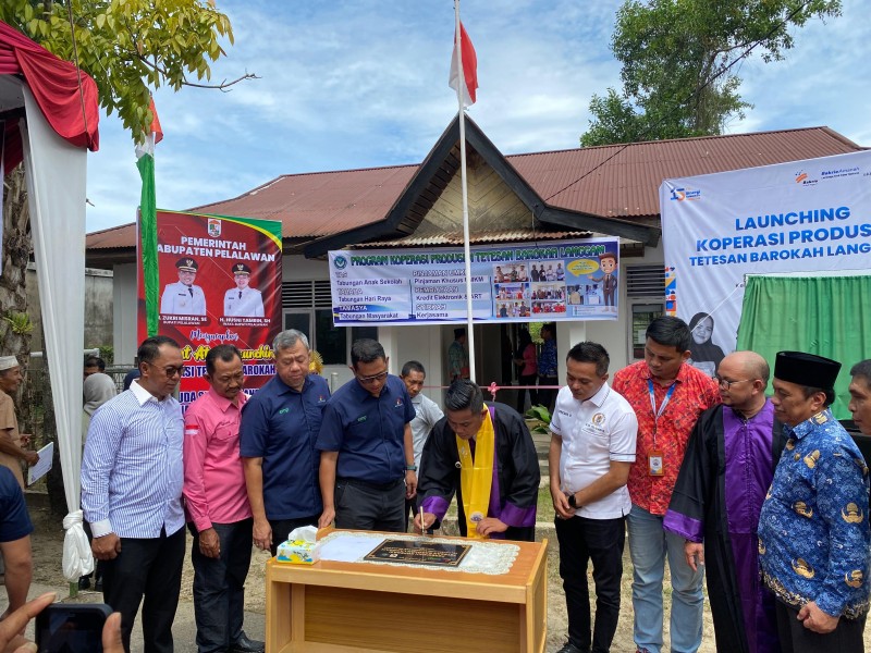 Launching Koperasi Produsen Tetesan Barokah Langgam, Bupati Apresiasi EMP Bentu