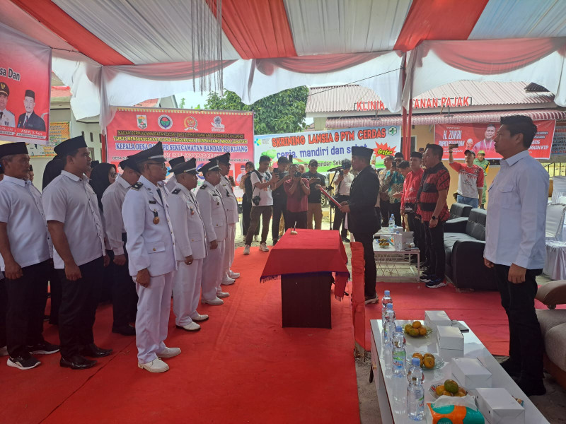 Kukuhkan Perpanjangan Masa Jabatan Kades dan BPD Se-Kecamatan Bandar Seikijang, Ini Pesan Bupati Zukri