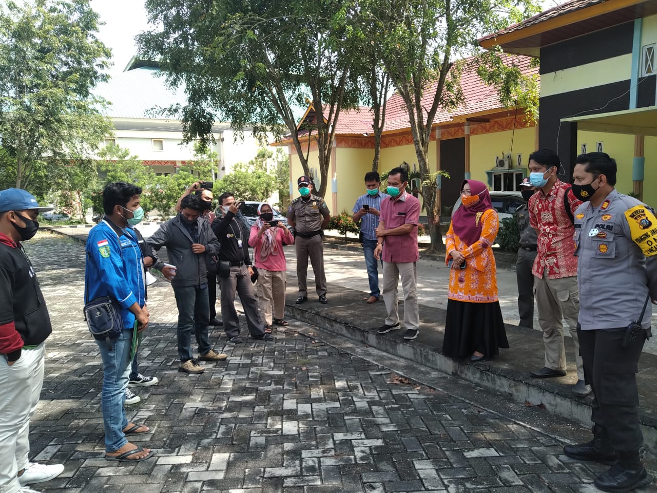 AMT Tolak Keras Acara Gebyar Budaya Melayu Riau 2020, Gubri Malah Baca Puisi Di Gor Tualang