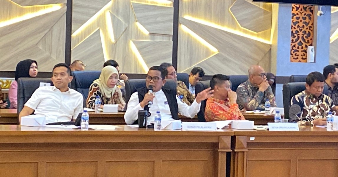 Di Pertemuan BAM DPR RI Terkait Perlindungan Hak Hidup Masyarakat Sekitar TNTN, Bupati Pelalawan Minta Dilakukan Secara Humanis