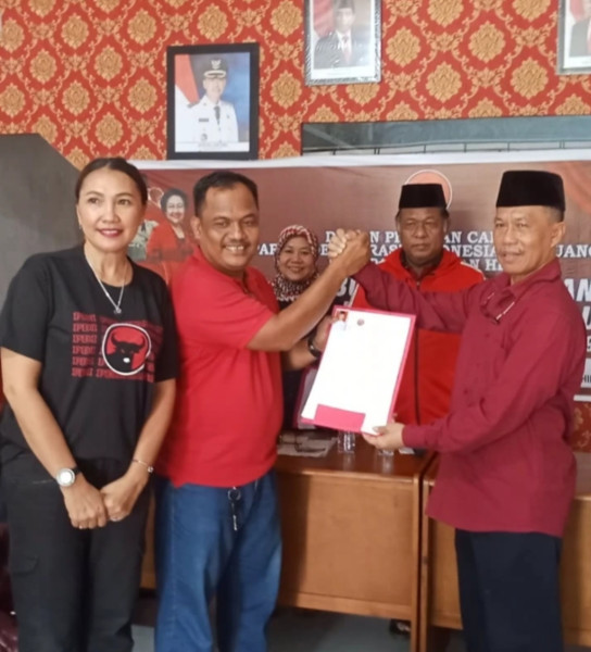 Optimis Maju Cabup, DPC  PDIP Rohil Terima Berkas H.Suryanto, Pel.MM