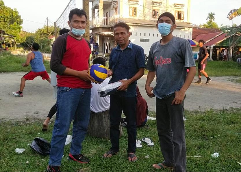 Beri Bola Dan Net Volly, Pemuda Kadal Ucapkan Terimakasih Kepada Ridha Alwis Effendi