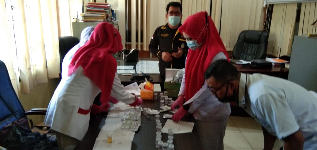 Bekerjasama Dengan Granat, Kesbangpol Inhu Tes Urine Seluruh Pegawai